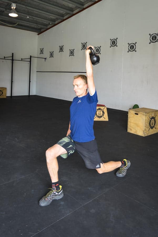 Single-Arm-Kettle-Bell-Lunge