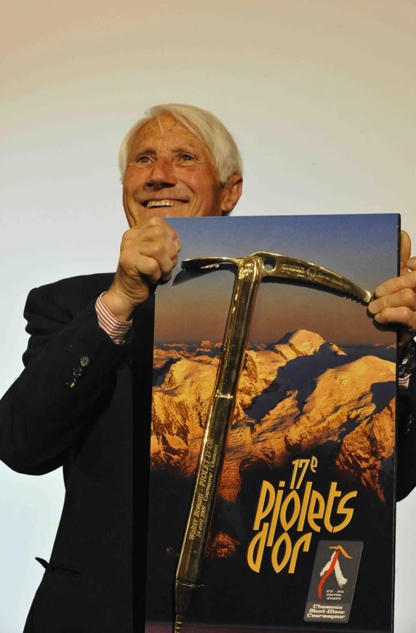 Walter Bonatti receives the Piolet d’Or for lifetime achievement.
