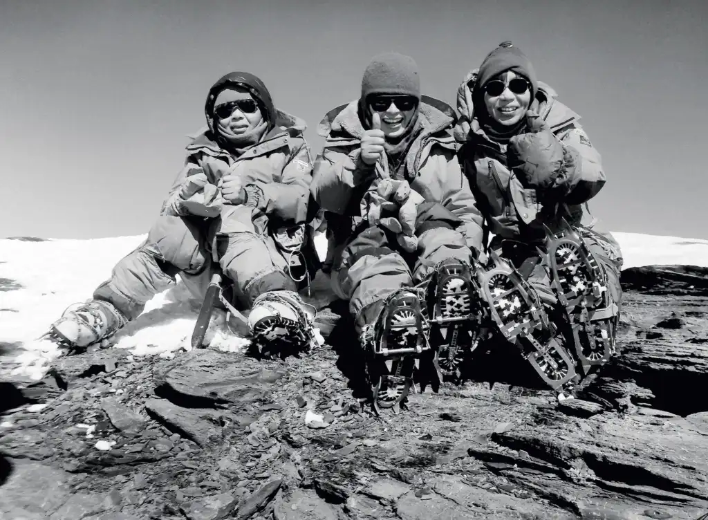 Junko Tabei on Ismoil Somoni Peak, Tajikistan, in 1985 with two other Japanese climbers © Jaan Künnap
